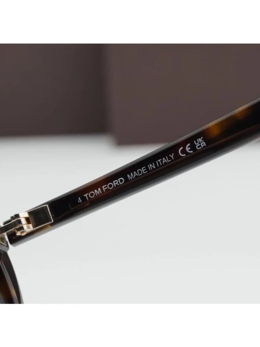 Tom Ford model ft5843